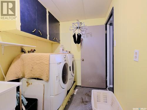 1102 King Street, Rosetown, SK - Indoor Photo Showing Laundry Room