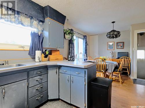 1102 King Street, Rosetown, SK - Indoor Photo Showing Kitchen