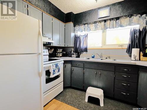 1102 King Street, Rosetown, SK - Indoor Photo Showing Kitchen With Double Sink