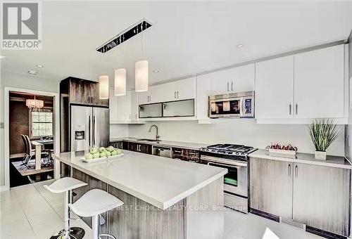 29 Mill Street, Vaughan, ON - Indoor Photo Showing Kitchen With Upgraded Kitchen