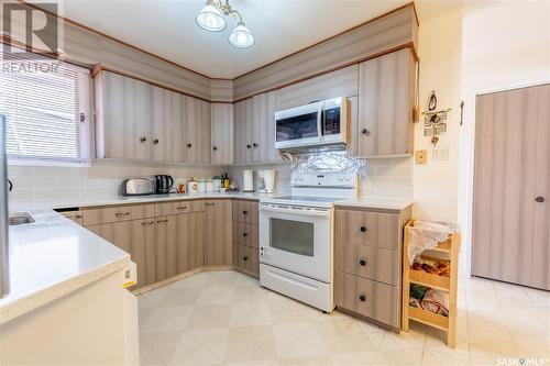 576 Hall Street W, Moose Jaw, SK - Indoor Photo Showing Kitchen