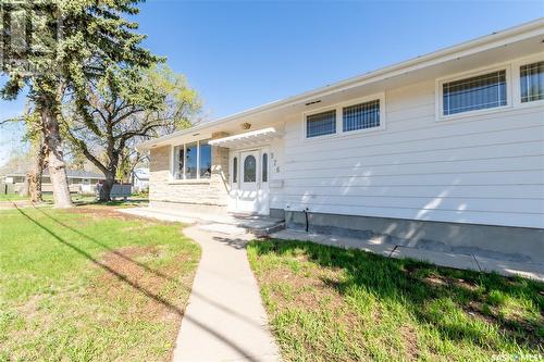 576 Hall Street W, Moose Jaw, SK - Outdoor