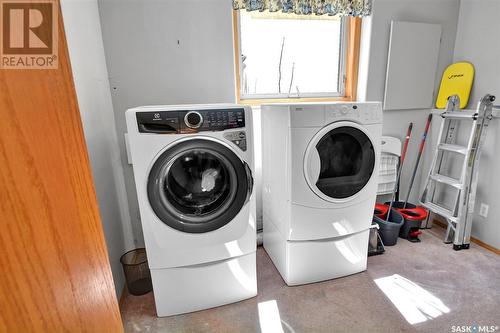 431 Guenter Bay, Saskatoon, SK - Indoor Photo Showing Laundry Room
