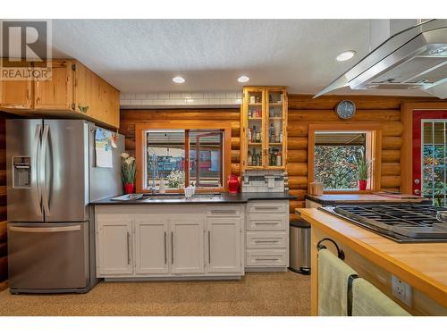 2726 Tranquil Place, Blind Bay, BC - Indoor Photo Showing Kitchen