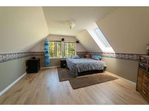 552 Wellspring Road, Creston, BC - Indoor Photo Showing Bedroom
