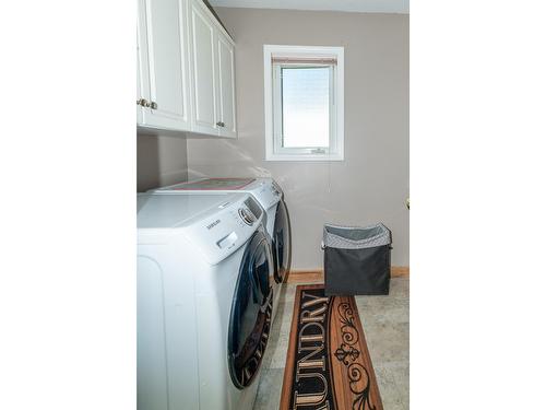 552 Wellspring Road, Creston, BC - Indoor Photo Showing Laundry Room