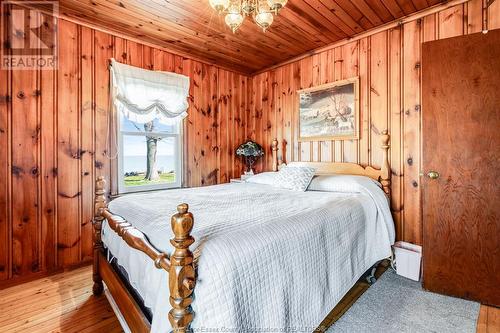 5058 St. Clair Road, Lakeshore, ON - Indoor Photo Showing Bedroom