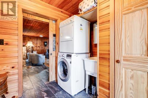 5058 St. Clair Road, Lakeshore, ON - Indoor Photo Showing Laundry Room