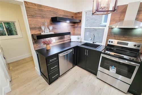 49 Carrick Avenue, Hamilton, ON - Indoor Photo Showing Kitchen