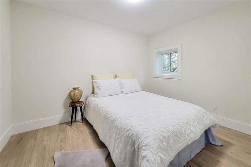 49 Carrick Avenue, Hamilton, ON - Indoor Photo Showing Bedroom