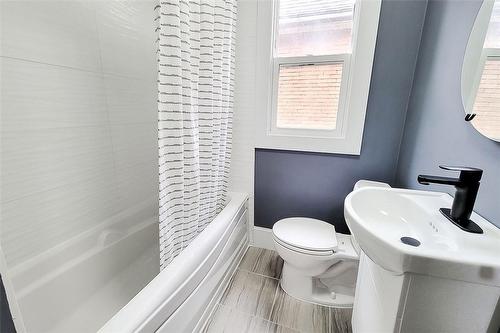 49 Carrick Avenue, Hamilton, ON - Indoor Photo Showing Bathroom