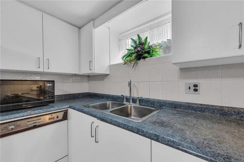 122 Rainbow Drive, Hamilton, ON - Indoor Photo Showing Kitchen With Double Sink