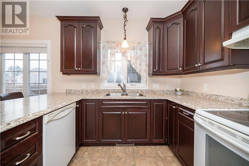 2061 Sandstone Crescent, Petawawa, ON - Indoor Photo Showing Kitchen With Double Sink