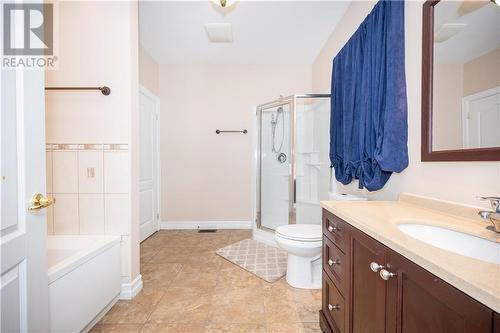 2061 Sandstone Crescent, Petawawa, ON - Indoor Photo Showing Bathroom