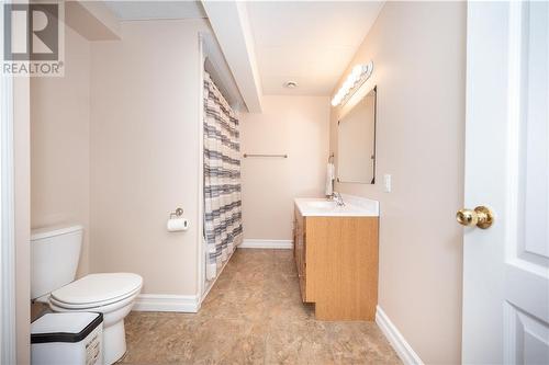 2061 Sandstone Crescent, Petawawa, ON - Indoor Photo Showing Bathroom