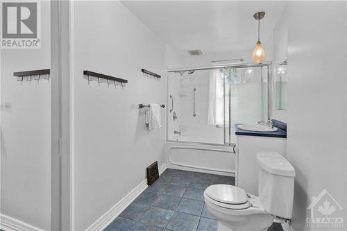 20 Regent Street, Ottawa, ON - Indoor Photo Showing Bathroom
