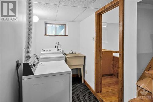 20 Regent Street, Ottawa, ON - Indoor Photo Showing Laundry Room