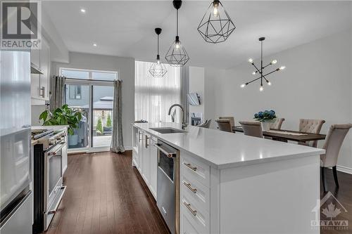 772 Carnelian Crescent, Ottawa, ON - Indoor Photo Showing Kitchen With Upgraded Kitchen