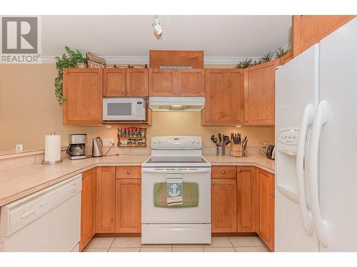 1118 Riverside Avenue Unit# D203, Sicamous, BC - Indoor Photo Showing Kitchen