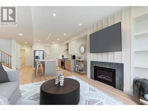 857 Kinnear Court, Kelowna, BC - Indoor Photo Showing Living Room With Fireplace