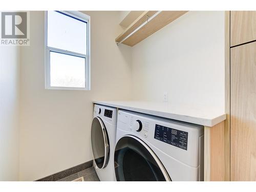 857 Kinnear Court, Kelowna, BC - Indoor Photo Showing Laundry Room