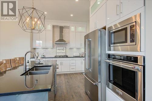 3410 Chocolate Lily Lane, Kelowna, BC - Indoor Photo Showing Kitchen With Double Sink With Upgraded Kitchen