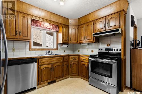 2214 Assiniboine Avenue E, Regina, SK - Indoor Photo Showing Kitchen With Double Sink
