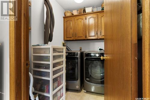 2214 Assiniboine Avenue E, Regina, SK - Indoor Photo Showing Laundry Room