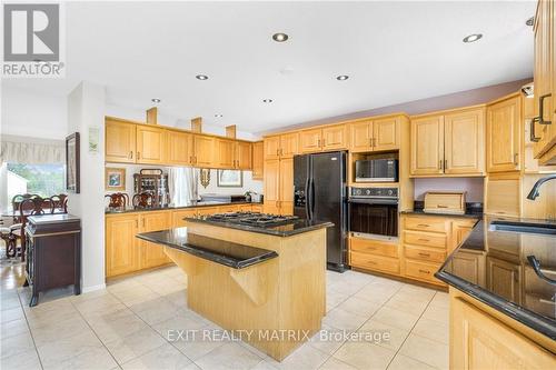 9 Landriault Street, Prescott And Russell, ON - Indoor Photo Showing Kitchen