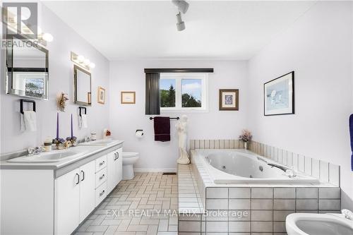 9 Landriault Street, Prescott And Russell, ON - Indoor Photo Showing Bathroom