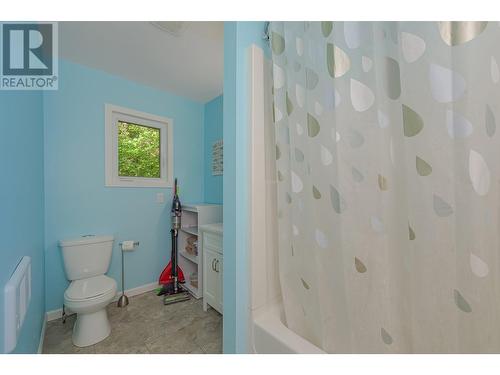8 Old Town Road, Sicamous, BC - Indoor Photo Showing Bathroom