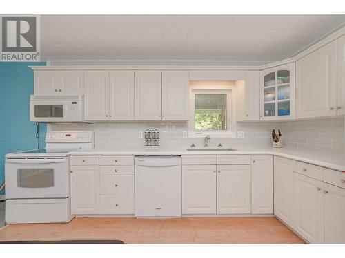 8 Old Town Road, Sicamous, BC - Indoor Photo Showing Kitchen