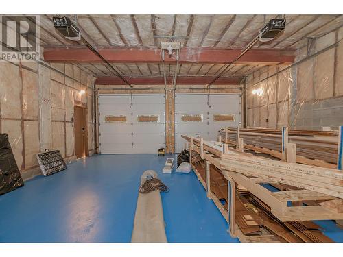 8 Old Town Road, Sicamous, BC - Indoor Photo Showing Garage