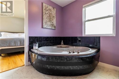 327 Hennessey Rd, Moncton, NB - Indoor Photo Showing Bathroom