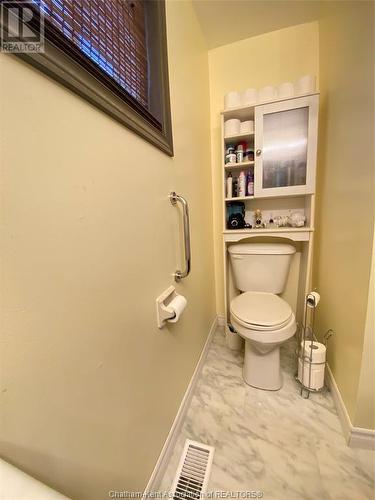 35 Goldpark Road, Chatham, ON - Indoor Photo Showing Bathroom