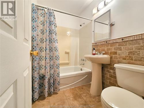 7 Beechwood Crescent, Chatham, ON - Indoor Photo Showing Bathroom