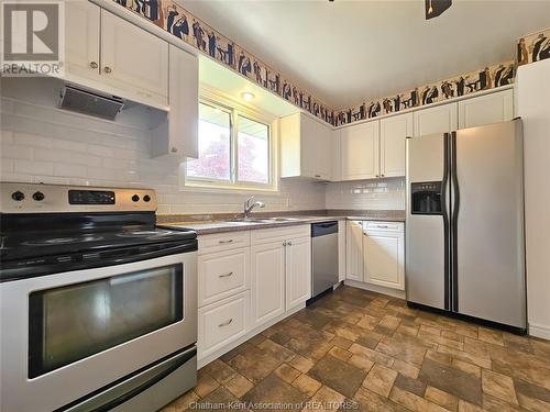 7 Beechwood Crescent, Chatham, ON - Indoor Photo Showing Kitchen