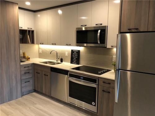 20 George Street|Unit #907, Hamilton, ON - Indoor Photo Showing Kitchen With Stainless Steel Kitchen With Double Sink With Upgraded Kitchen
