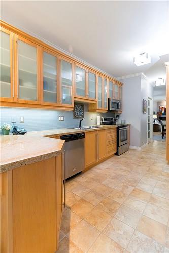 8 Carmichael Trail, Ancaster, ON - Indoor Photo Showing Kitchen With Double Sink