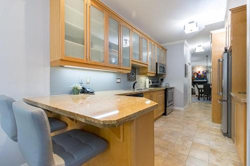 8 Carmichael Trail, Ancaster, ON - Indoor Photo Showing Kitchen