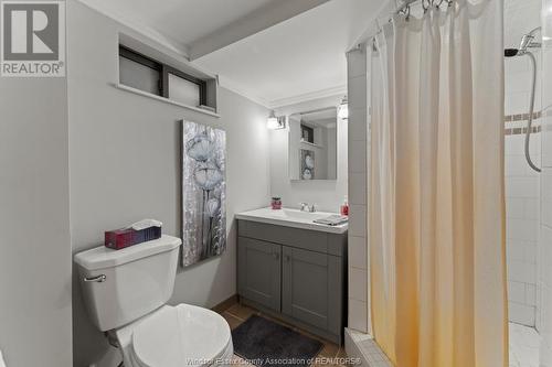 450 Matthew Brady, Windsor, ON - Indoor Photo Showing Bathroom