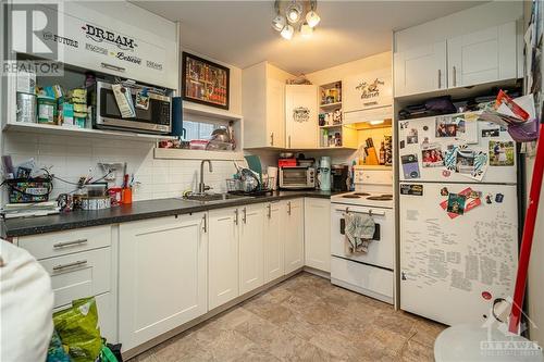 Lower unit - 146 Rothesay Drive, Kanata, ON - Indoor Photo Showing Kitchen