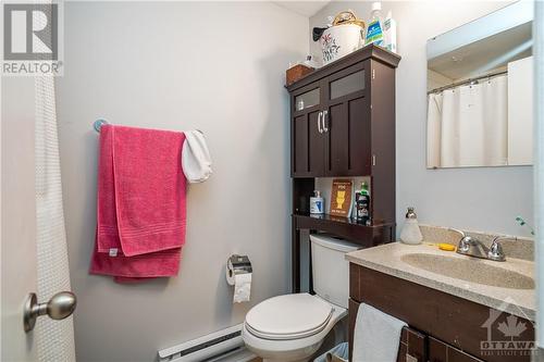 Upper unit - 146 Rothesay Drive, Kanata, ON - Indoor Photo Showing Bathroom