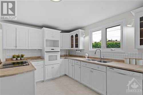492 Avalon Place, Ottawa, ON - Indoor Photo Showing Kitchen With Double Sink