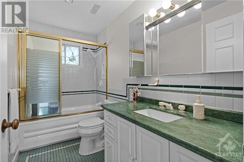 492 Avalon Place, Ottawa, ON - Indoor Photo Showing Bathroom