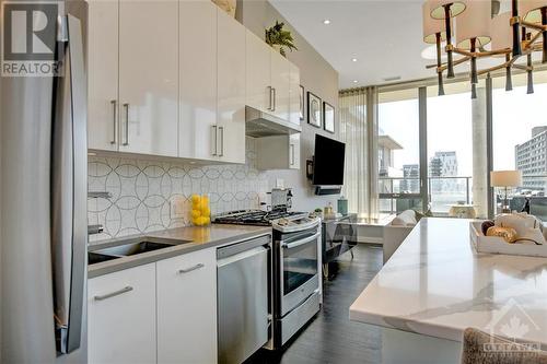 224 Lyon Street N Unit#1702, Ottawa, ON - Indoor Photo Showing Kitchen With Upgraded Kitchen