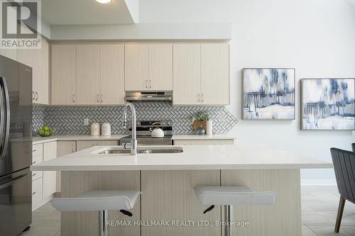 28 Bluestone Crescent, Brampton, ON - Indoor Photo Showing Kitchen With Upgraded Kitchen