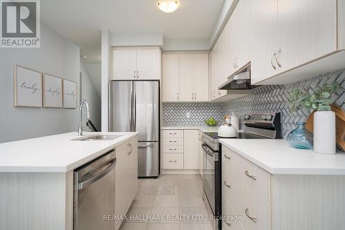 28 Bluestone Crescent, Brampton, ON - Indoor Photo Showing Kitchen With Upgraded Kitchen