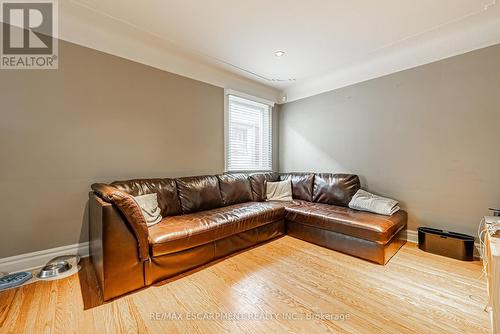 135 Haddon Avenue, Hamilton, ON - Indoor Photo Showing Living Room