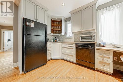 135 Haddon Avenue, Hamilton, ON - Indoor Photo Showing Kitchen
